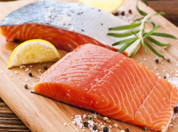 What are the nutrients in seafood?